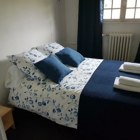 Dans Grande Demeure Au Calme *